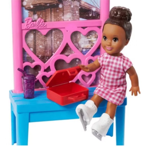 Barbie life In The City  "Brooklyn" Roberts Ice Skating Playset - Picture 3 of 7